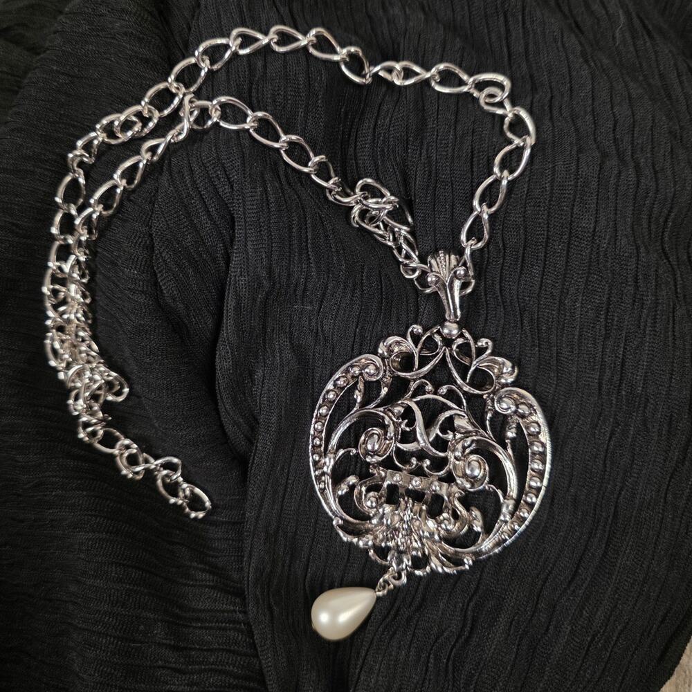 Vintage 1974 Avon Magnificent Medallion Necklace Sliver Tone Whimsigoth